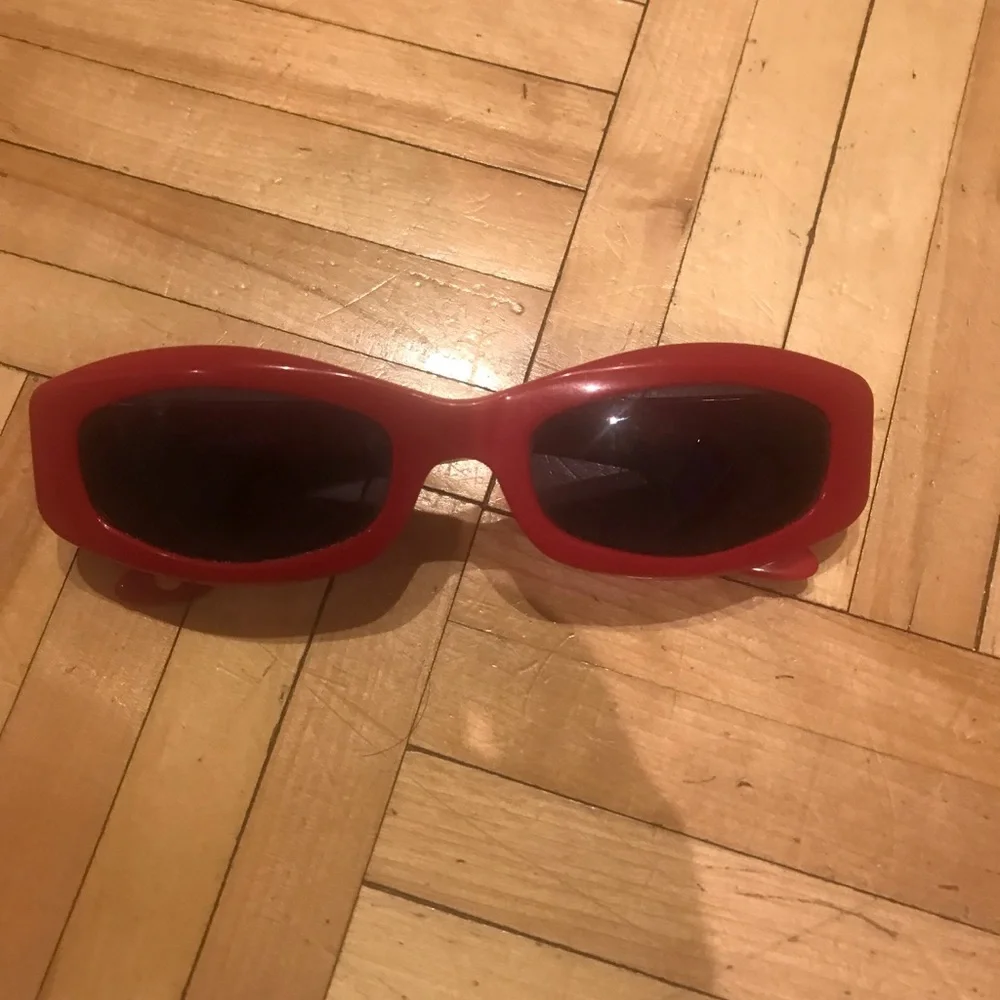 CHANEL
Interlocking CC Logo Shield Sunglasses - Picture 3 of 4